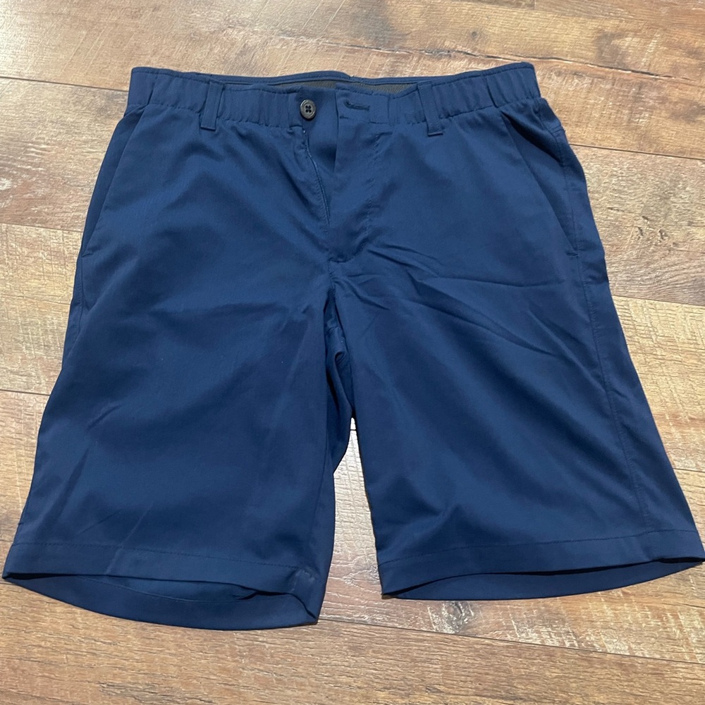 Men’s golf shorts